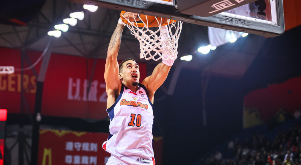 开云体育下载网址-破案！奎因一打东北球队就特别来劲的原因找到，媒体人说出实情